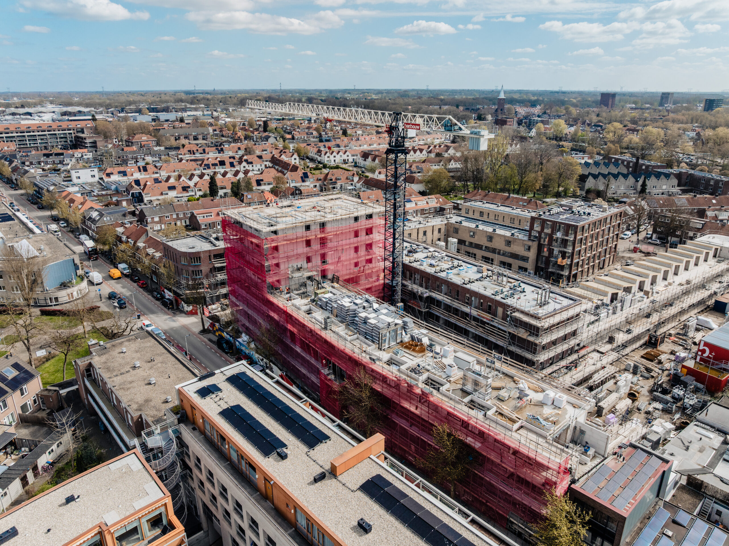 Luchtfoto van woningbouwproject Spaendonck in Tilburg met daarop zichtbaar de bouwplaats.